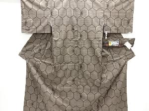 亀甲模様織り出し本場泥大島紬着物(5マルキ)